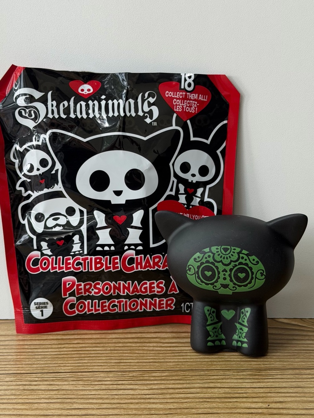 Skelanimals Collectible Characters Glow In The Dark Cat Figure Rare Series 1